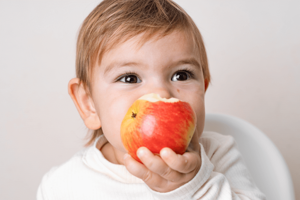 nietolerancja fruktozy chopiec z jablkiem